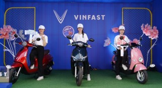 Xe máy điện VinFast 'hút' khách với chính sách giá ưu đãi toàn dân